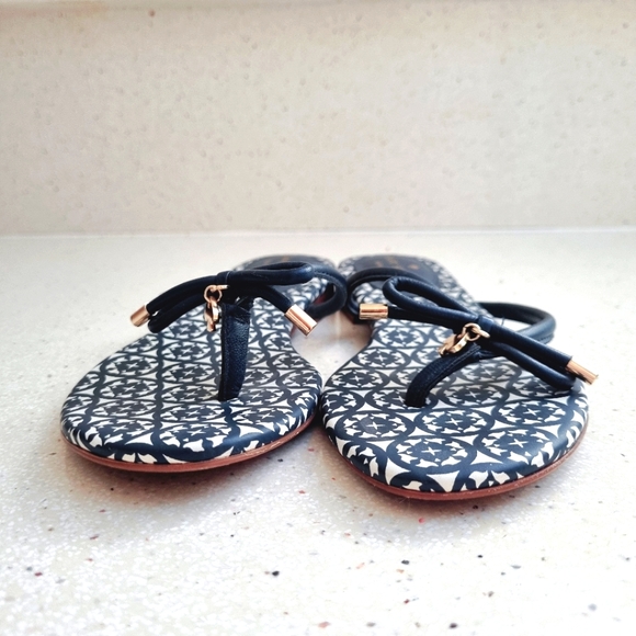Kate Spade Size 6M Navy Sandals - Picture 5 of 7